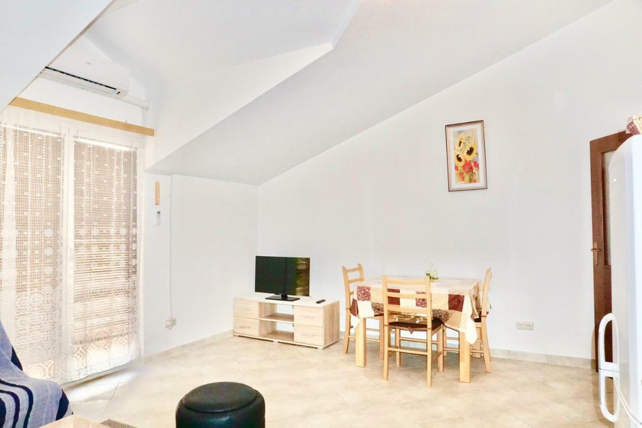 Rosette Apartment Seget Vranjica Bagian luar foto