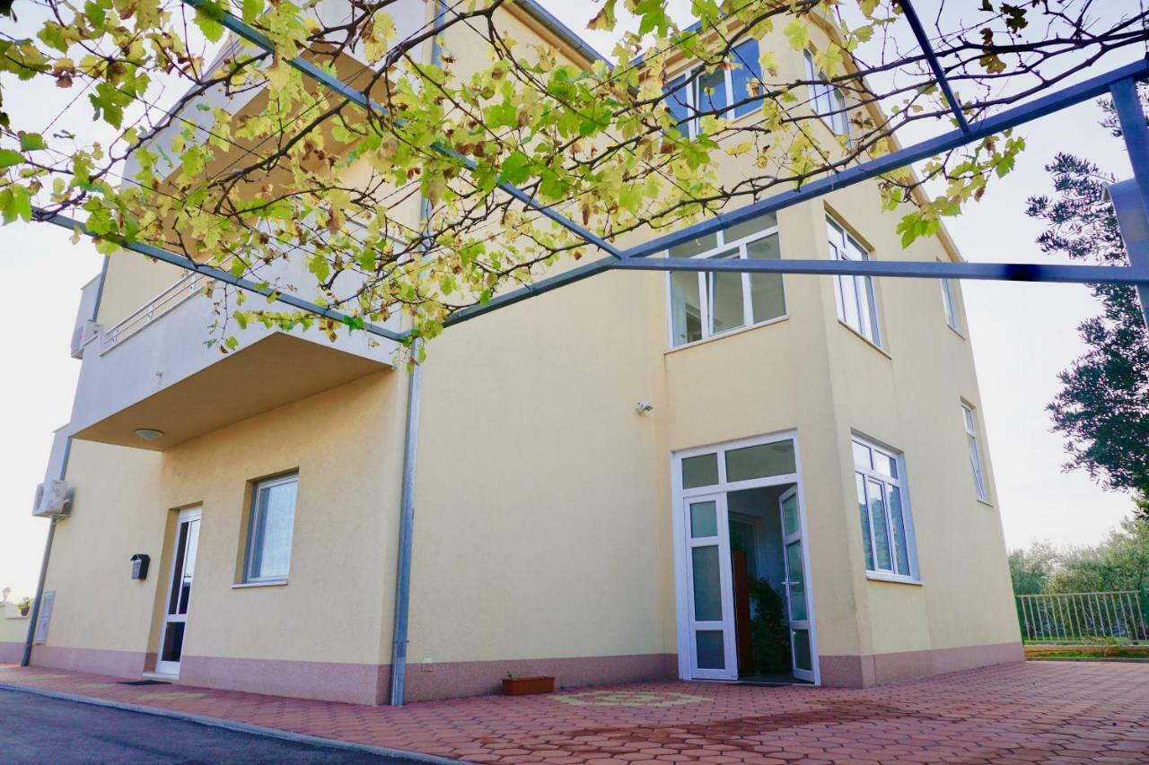 Rosette Apartment Seget Vranjica Bagian luar foto